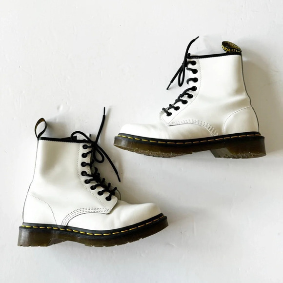 Doc Martens White Leather 11821 Boot 8 Eye AirWair Bouncing Soles Women’s Size 6 - Picture 5 of 15